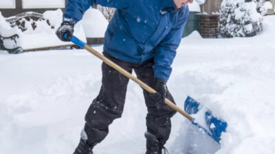腰を救う「神」除雪ポーズ❄️